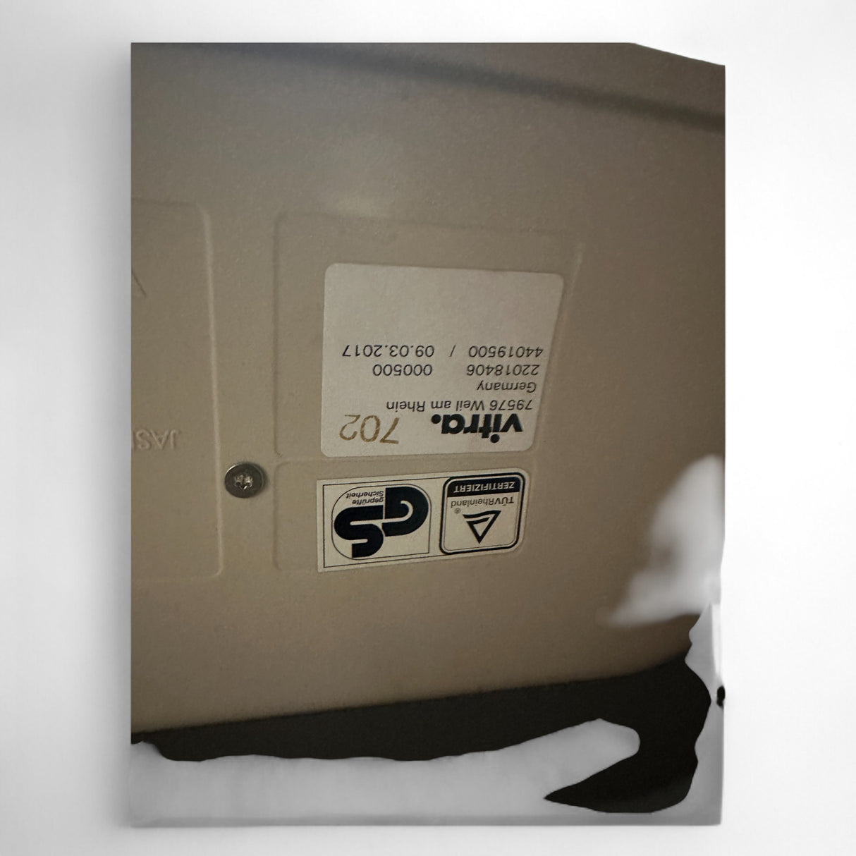 Nyrenset Vitra HAL spisestol hvit