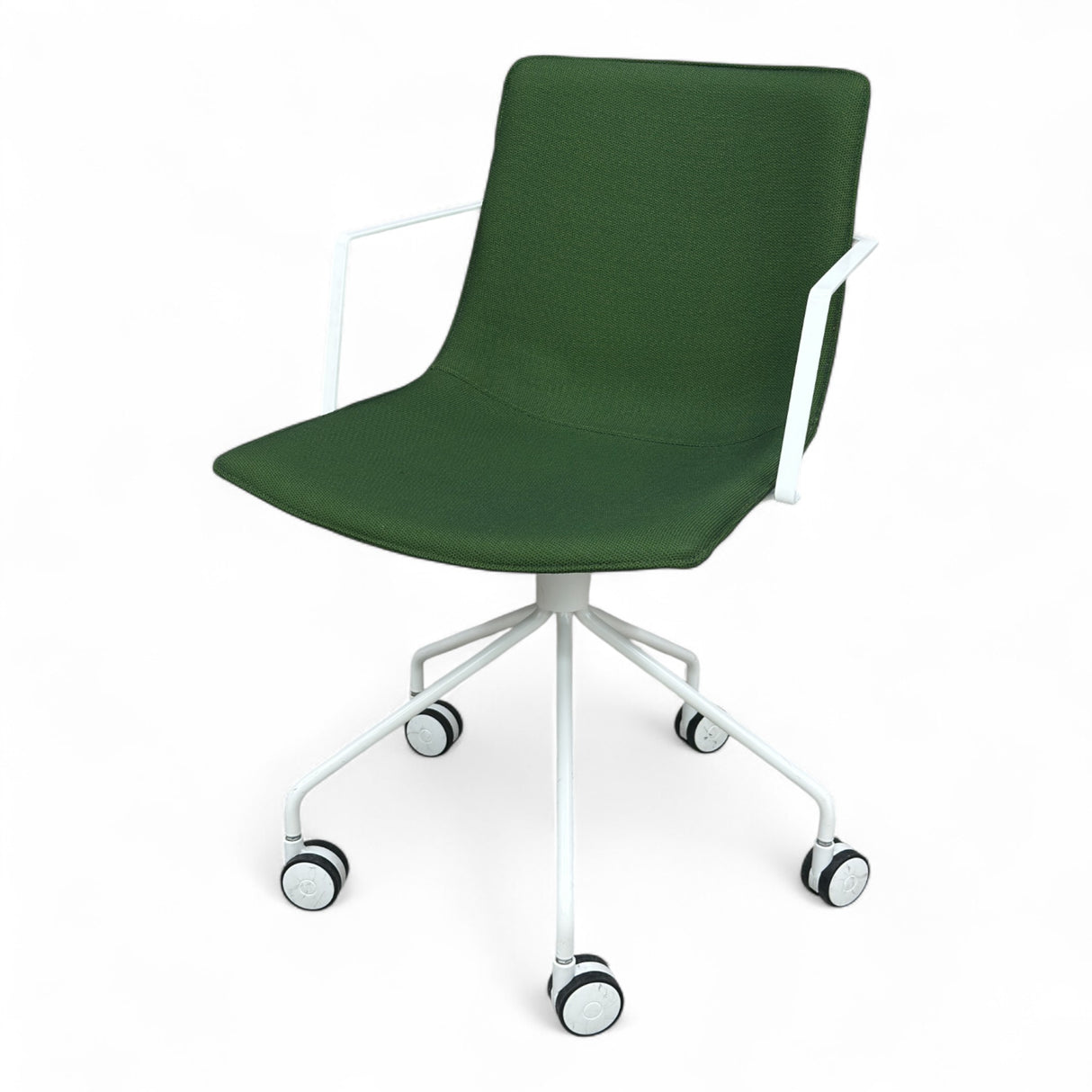 Nyrenset kontorstol grønn