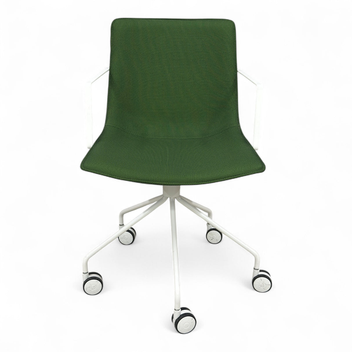 Nyrenset kontorstol grønn