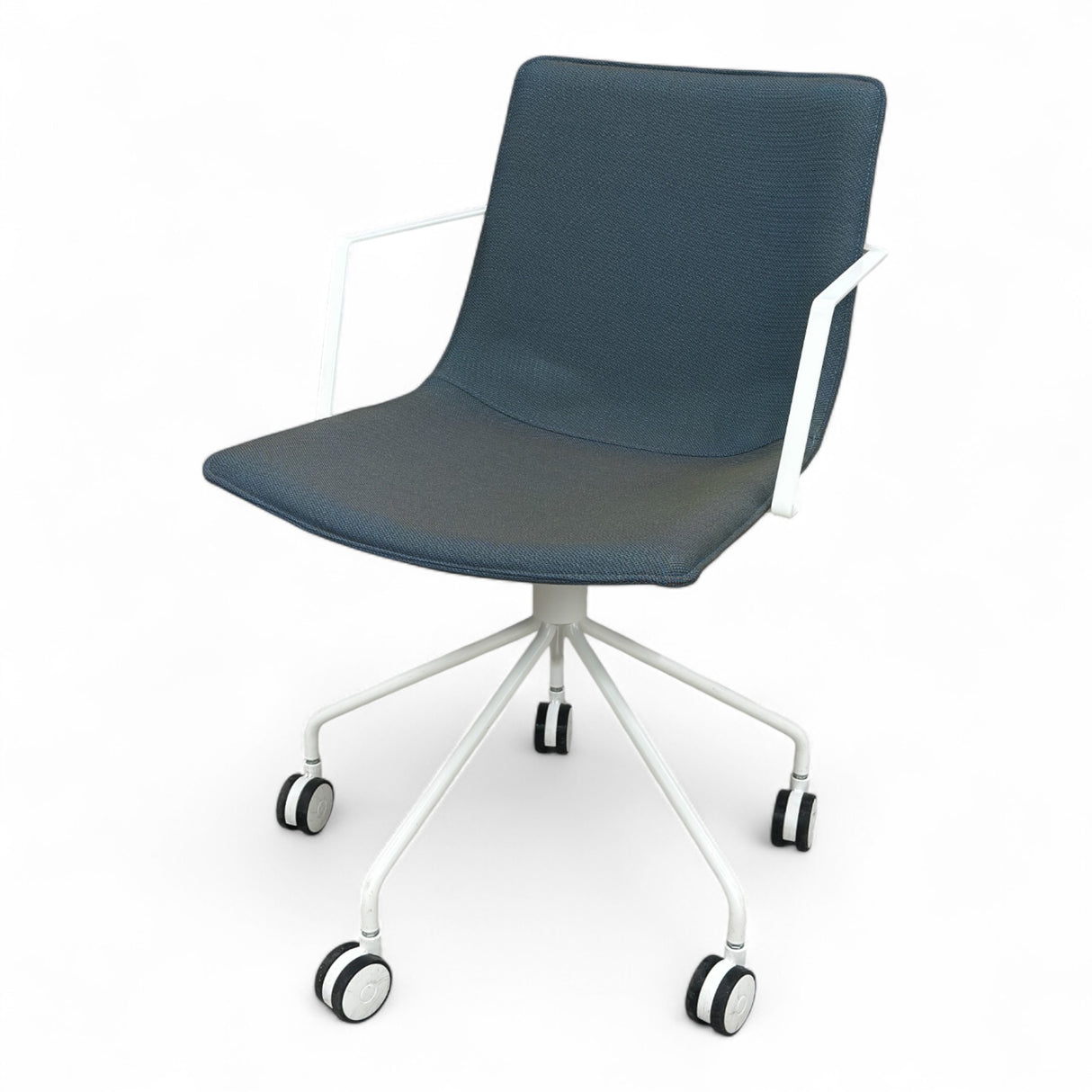 Nyrenset kontorstol blå