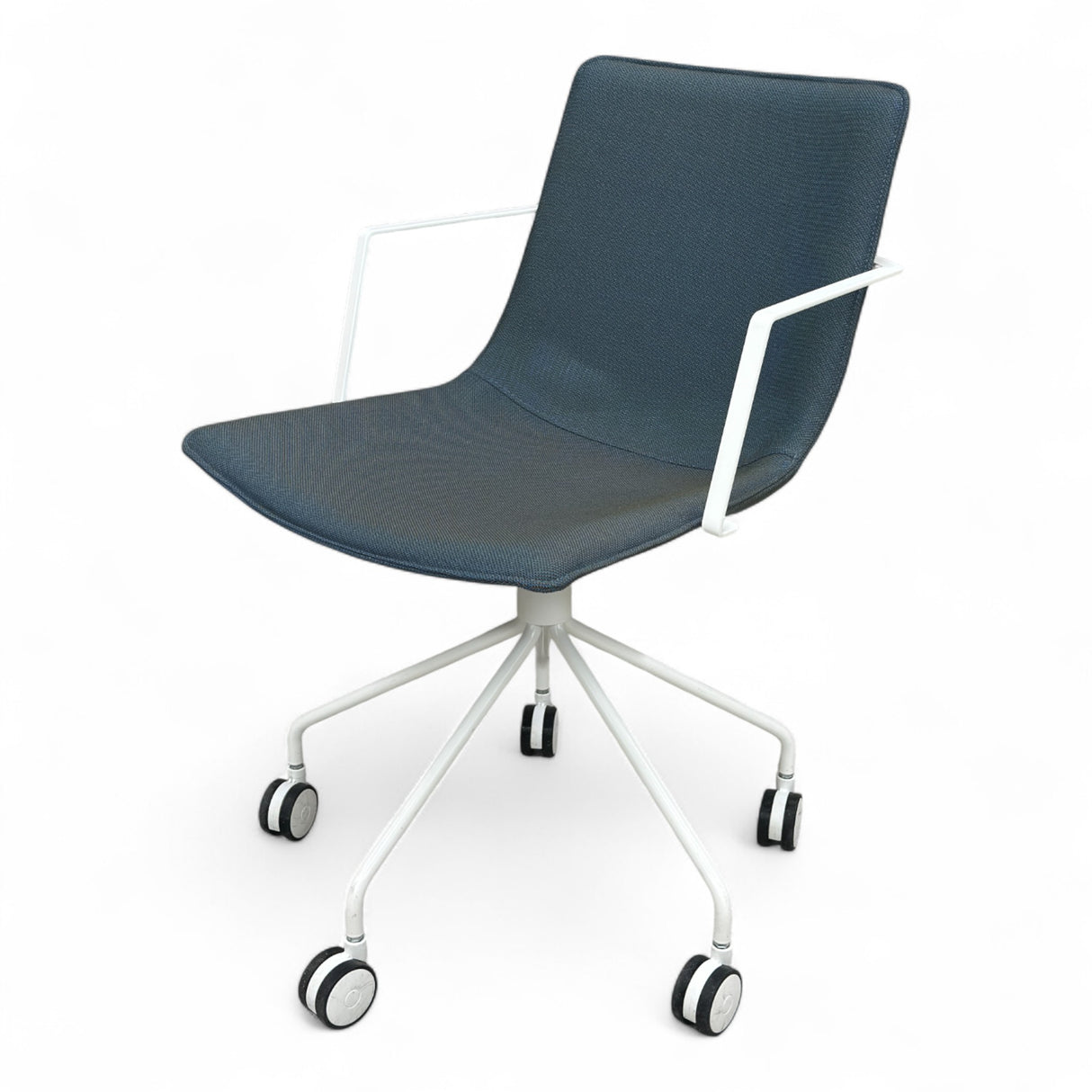 Nyrenset kontorstol blå