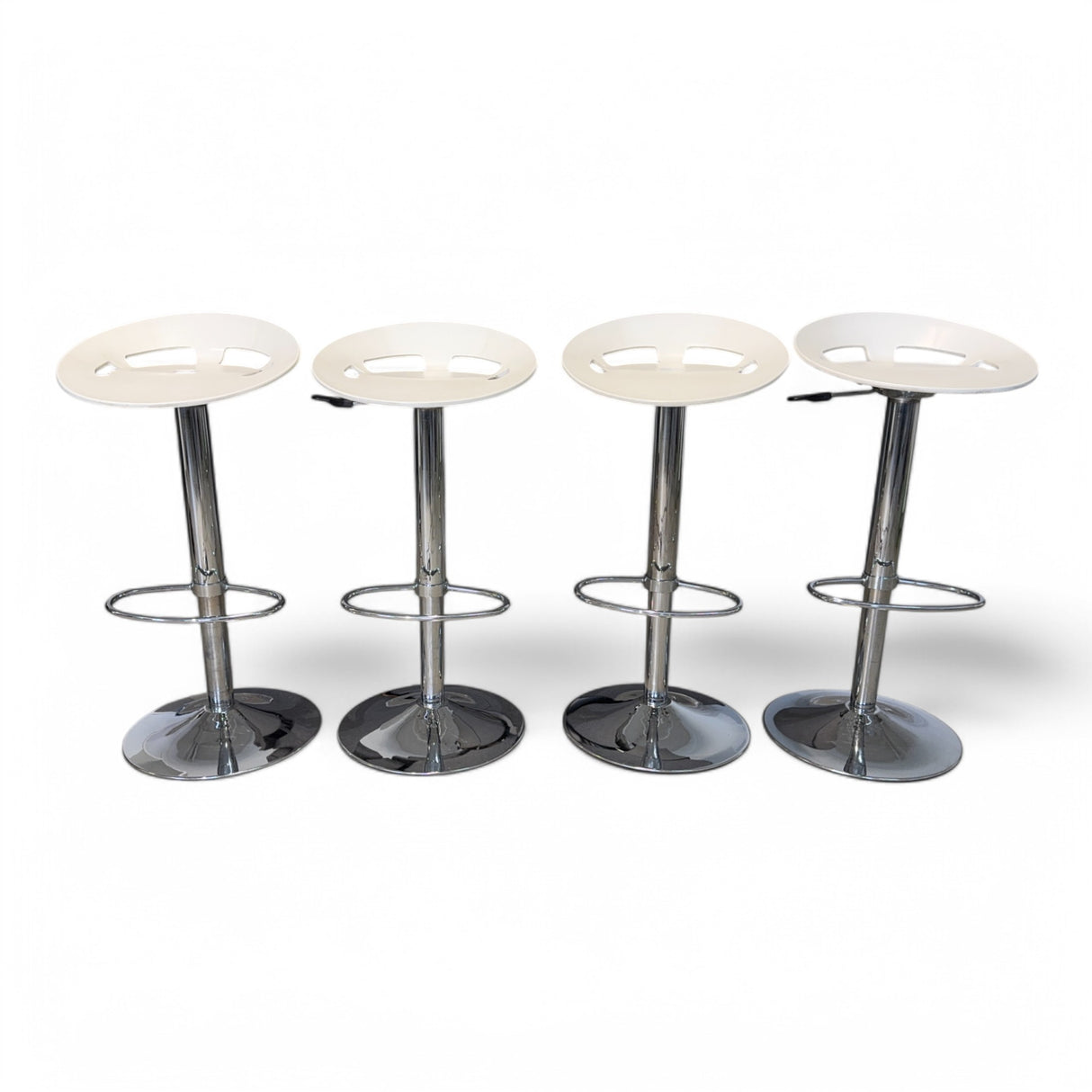 bolia_barstoler_i_stilig_fargekombinasjon