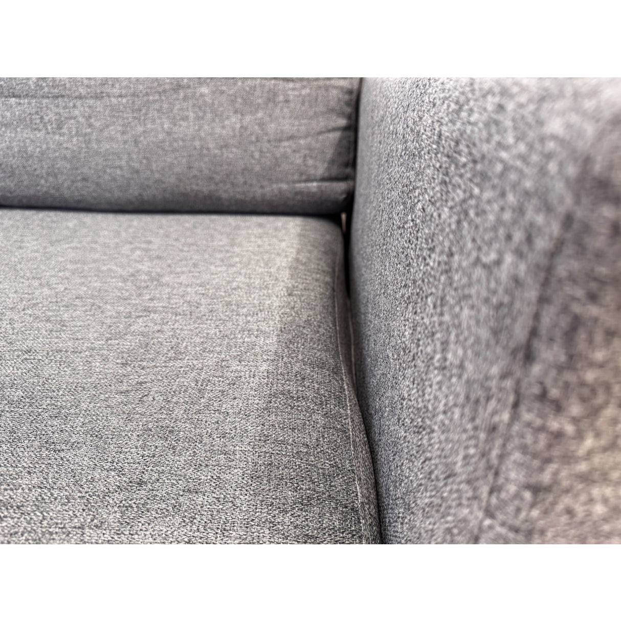 Nyrenset sovesofa med flyttbar sjeselong fra Gjenbruksgiganten